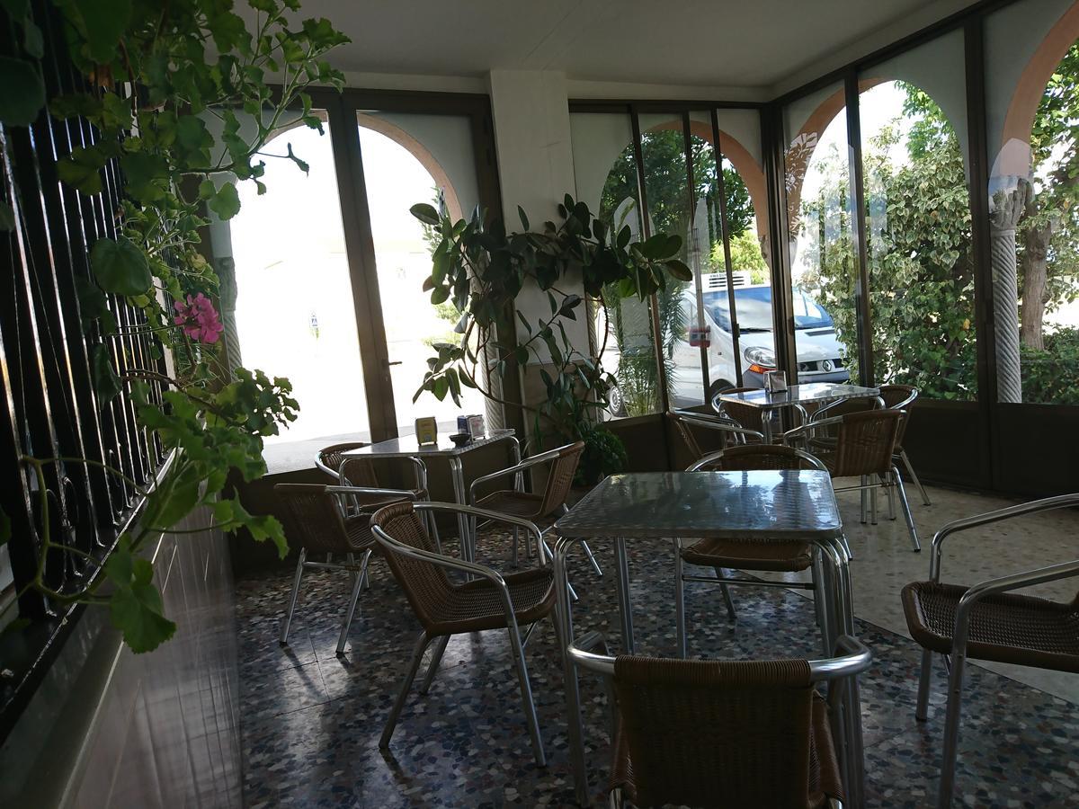 Hostal Restaurante Rufino Berlanga Exterior photo